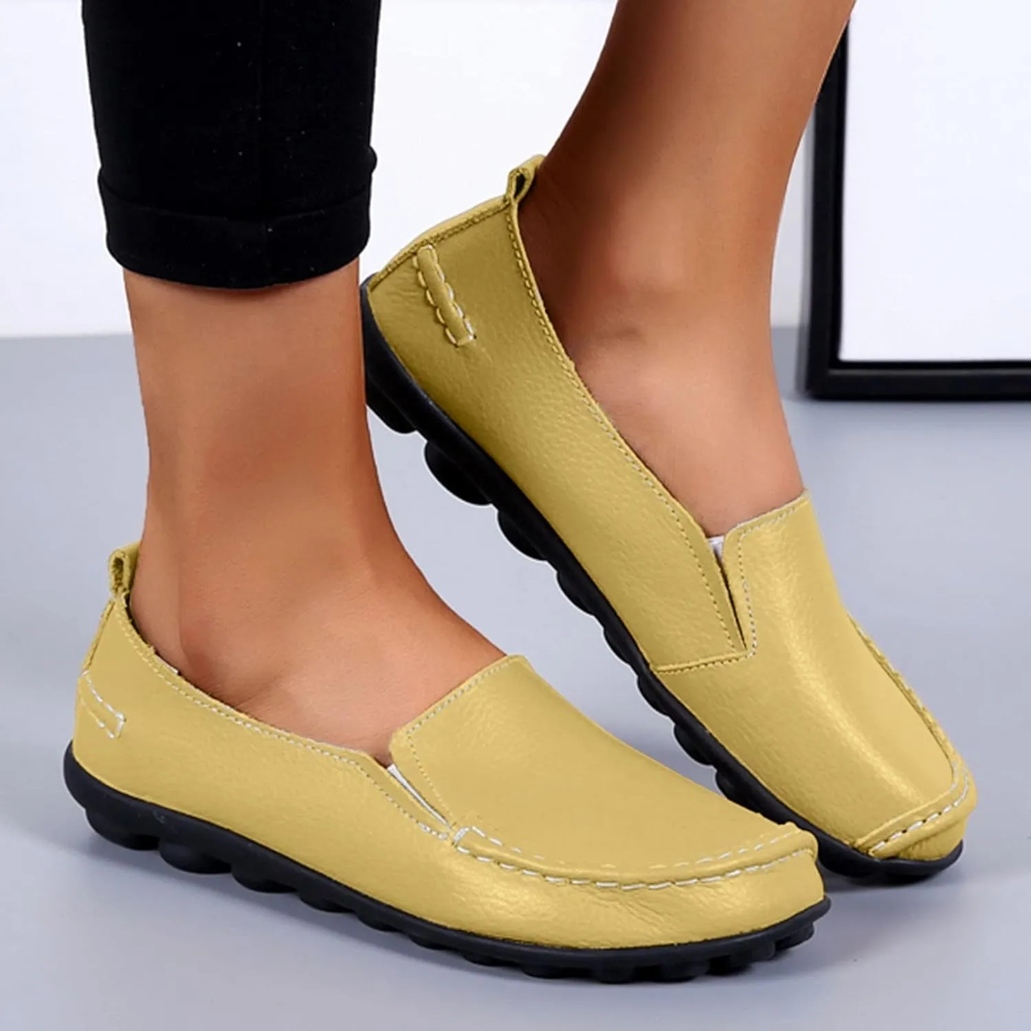 Casual Loafers for Women Classic Comfortable Fashion Walking Shoes for Ladies Slip-on Business Lightweight Work Flat Wide Width Outdoor Sandals for Women Dressy 2025