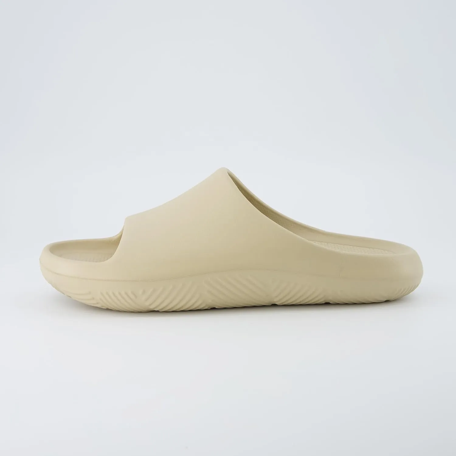 CUSHIONAIRE Men's Galaxy pool slides with  Comfort