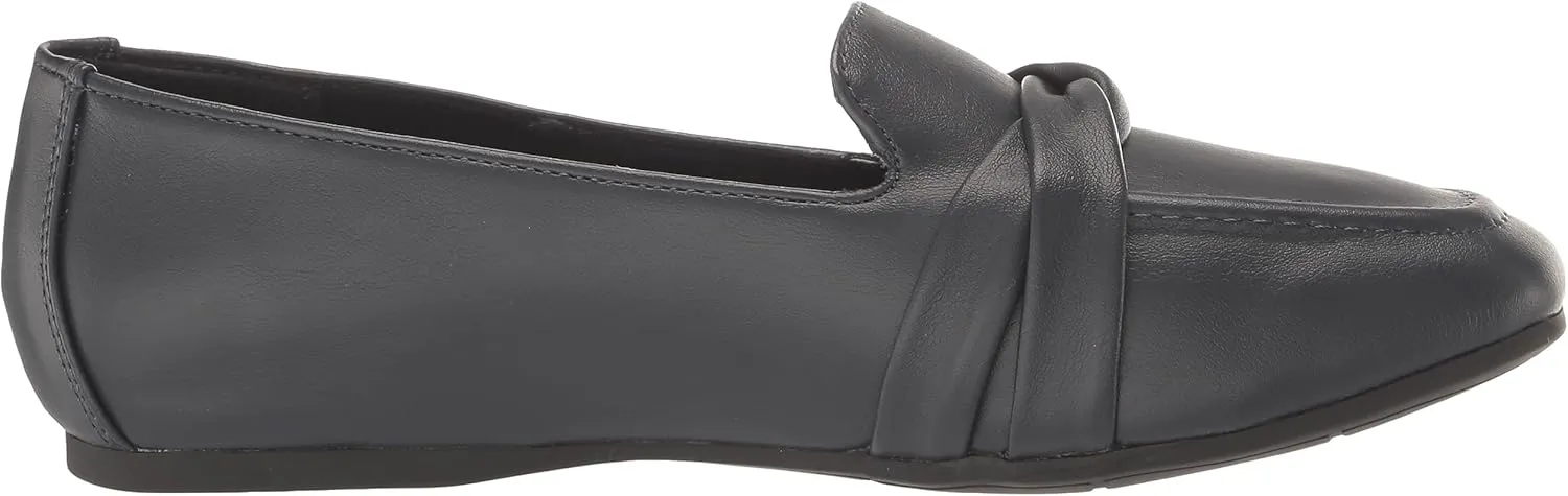 Easy Street Women's Betty Sneaker