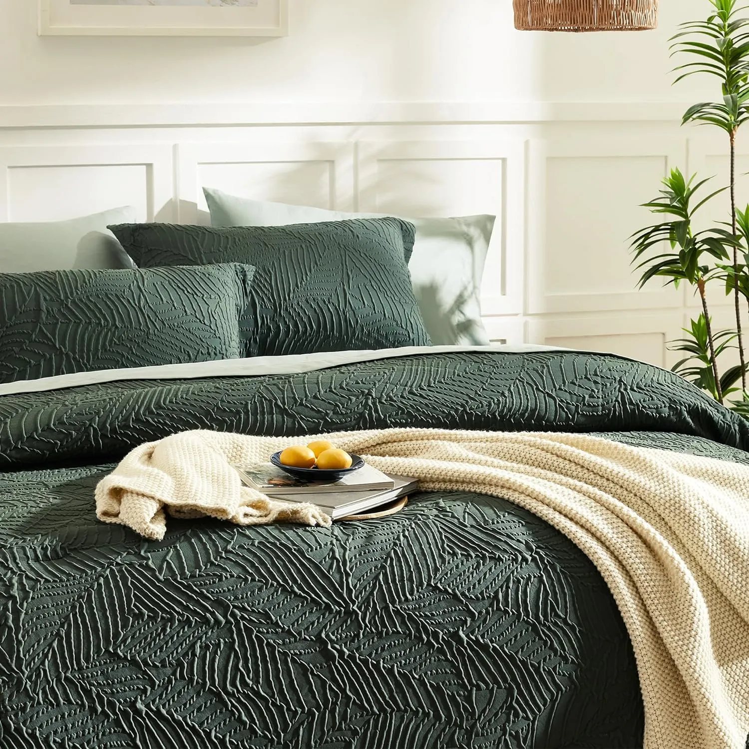 Geniospin King Size Comforter Set, Bed in a Bag Dark Green 7-Pieces, All Season Comfortable Seersucker Bedding with Comforter, Pillow Sham, Flat Sheet, Fitted Sheet and Pillowcase (King, 102"x90")