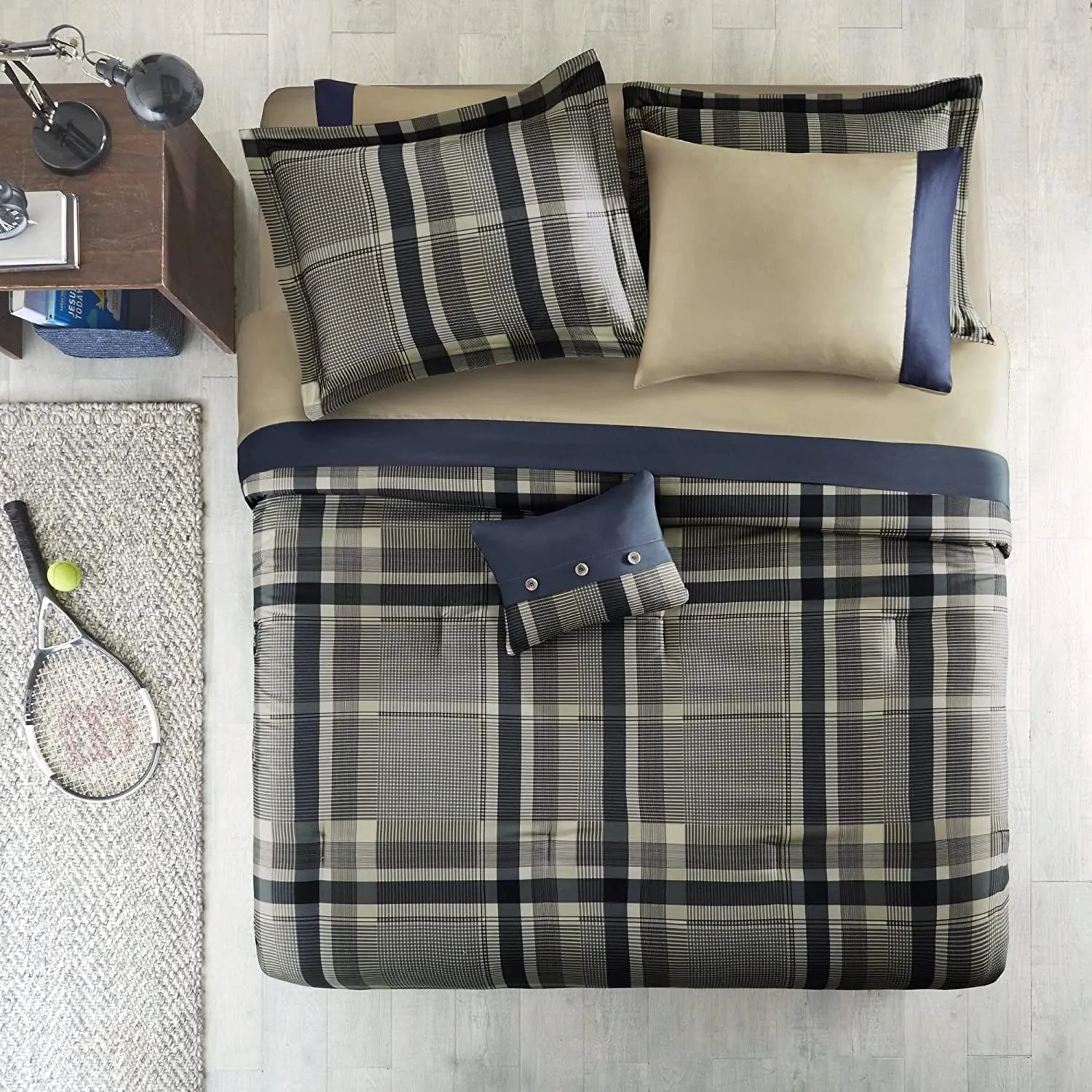 Intelligent Design Robbie Cozy Comforter Set Bed in A Bag, Modern Casual All Season Bedding Set, Matching Sham, Decorative Pillow, Navy/Tan, Queen, 9 Piece
