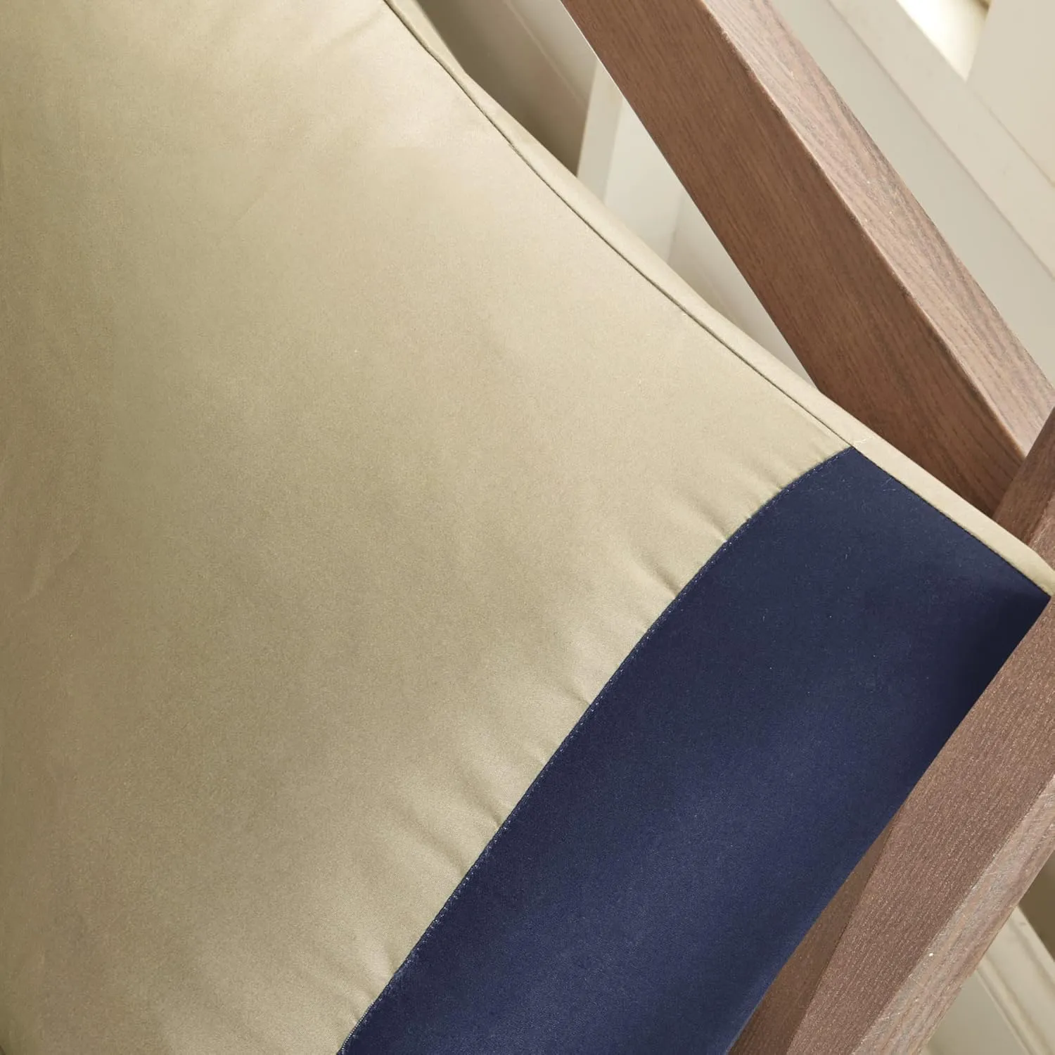 Intelligent Design Robbie Cozy Comforter Set Bed in A Bag, Modern Casual All Season Bedding Set, Matching Sham, Decorative Pillow, Navy/Tan, Queen, 9 Piece
