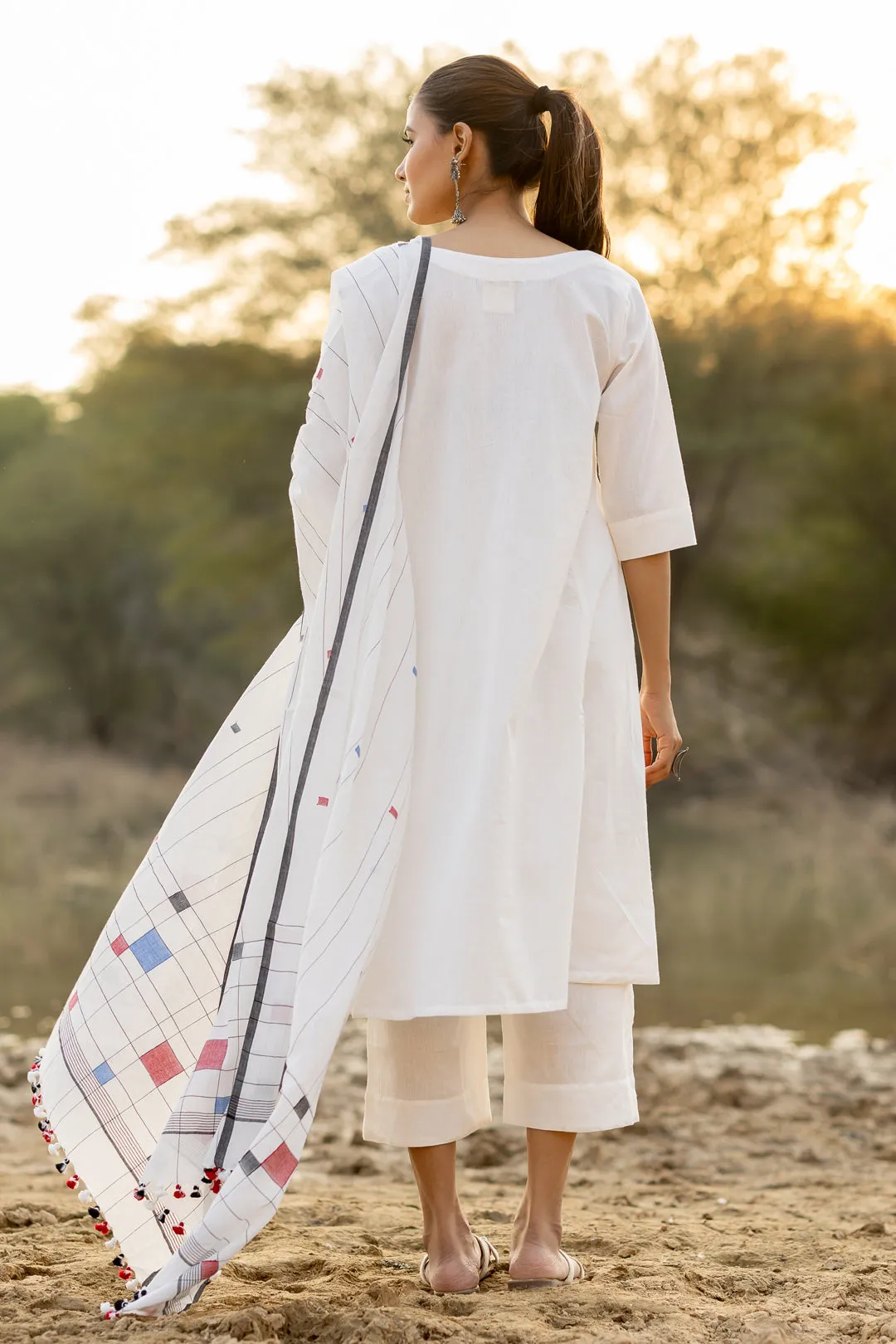 Ivory Grace Kurta Set with Jaamdani Dupatta