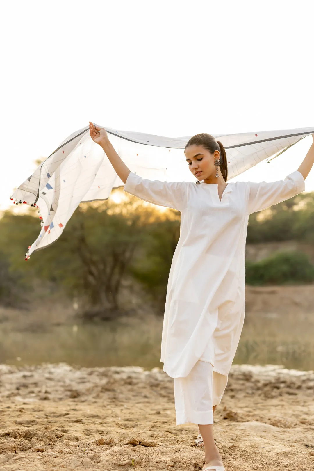 Ivory Grace Kurta Set with Jaamdani Dupatta