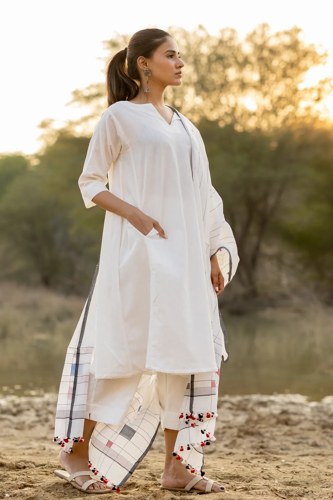 Ivory Grace Kurta Set with Jaamdani Dupatta