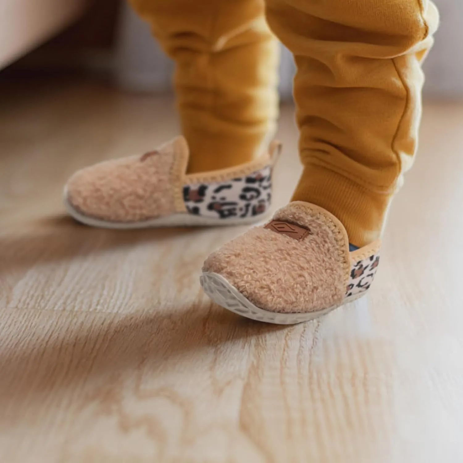 Lefflow Toddler Slippers Boys Girls House Shoes Slip on Baby Sock Shoes Lightweight Outdoor Walking Shoes