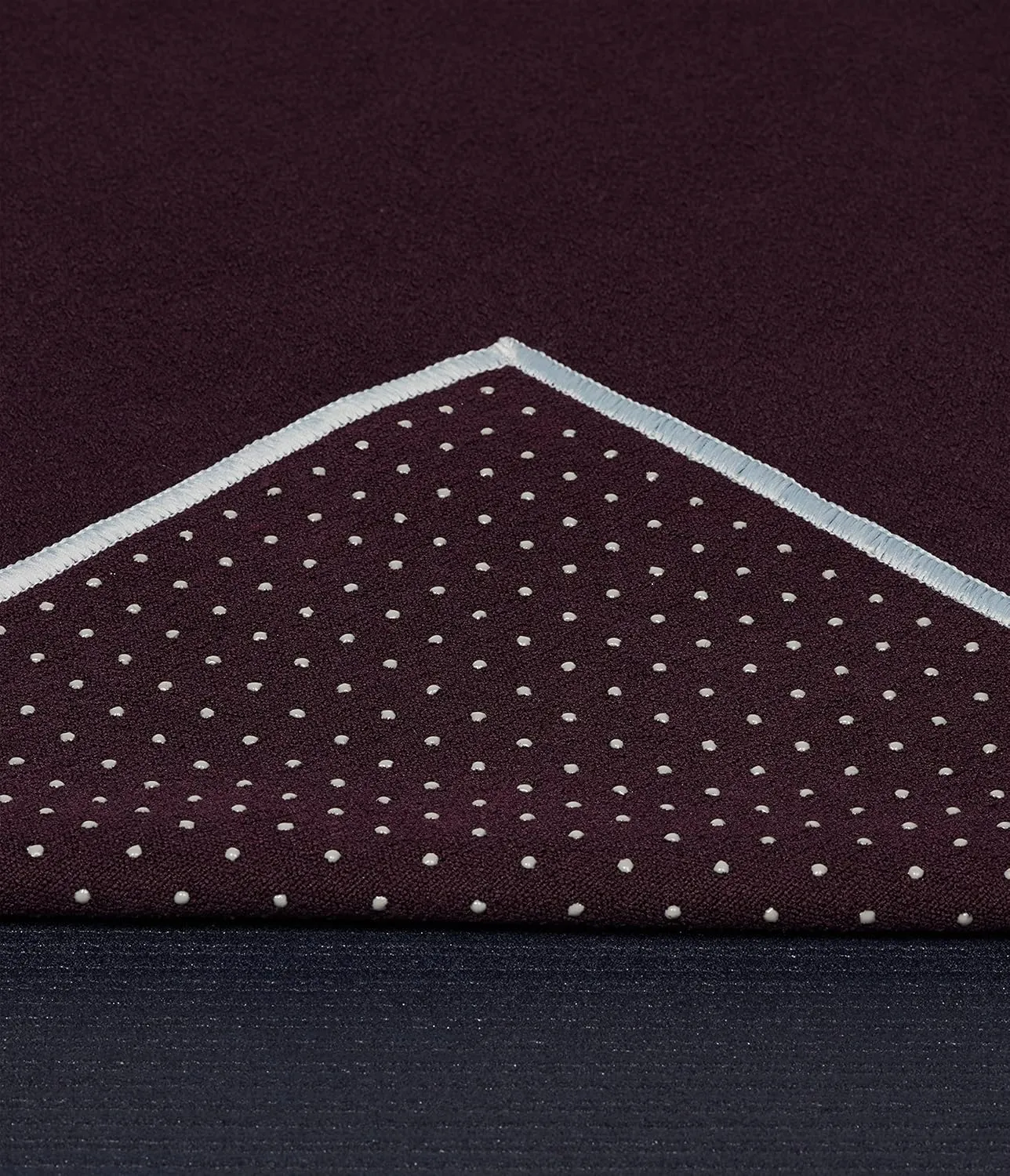 Manduka Yogitoes Yoga Towel – Rubber Grip Dots Non-Slip Bottom, Quick Dry Fitness Towel for Hot Yoga, Pilates, Exercise