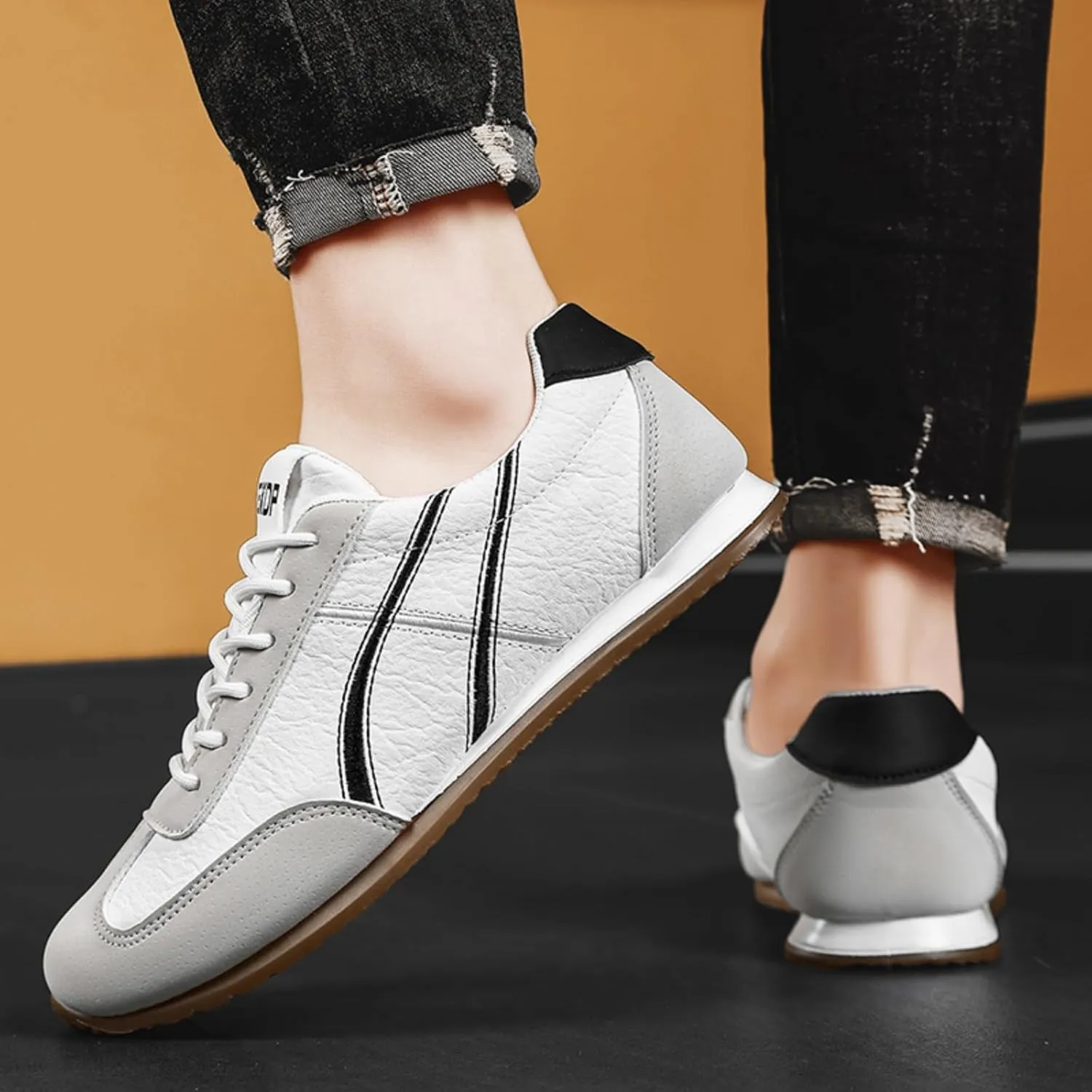 Men's Lightweight Skateboarding Shoes Breathable Anti-Slip Rubber Sole for Daily Active Wear Urban Mobility & Street Training