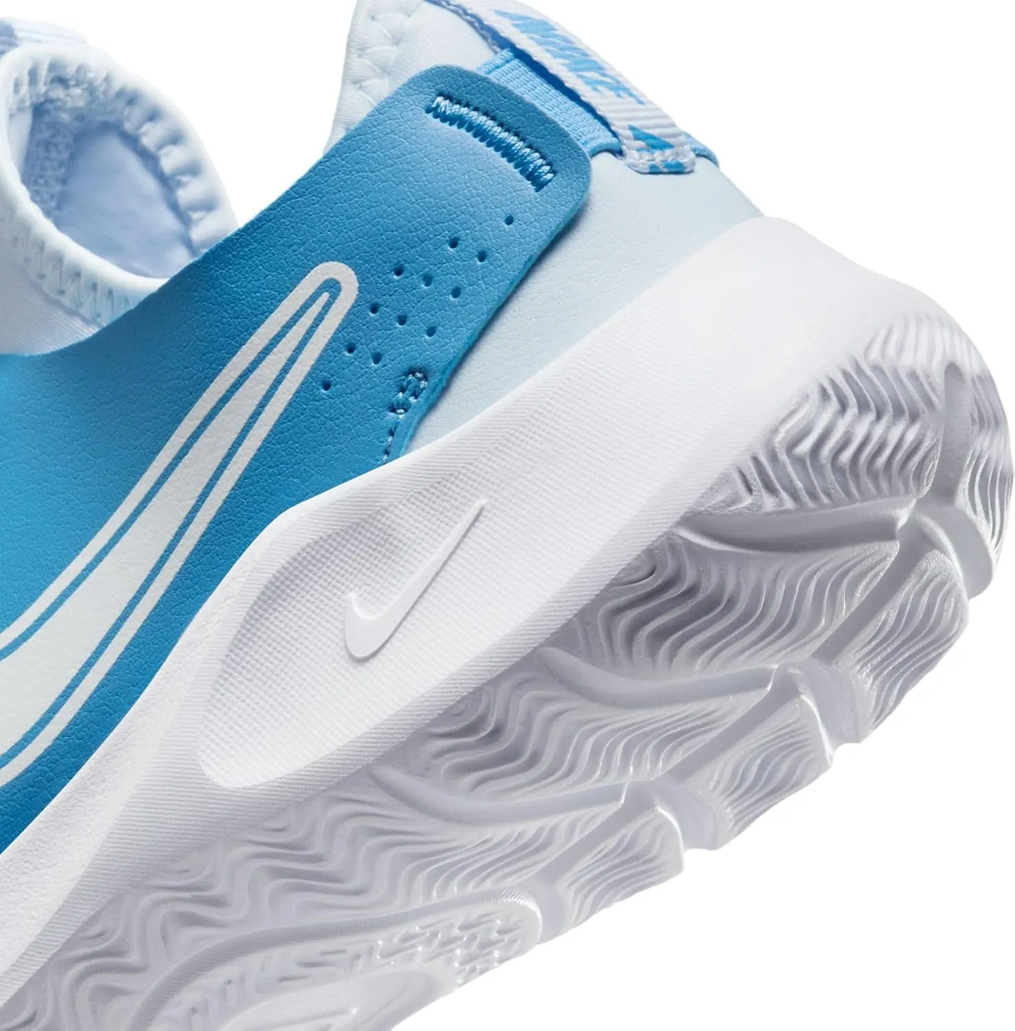Nike Flex Runner 3 Big Kids' Road Running Shoes (FN1294-402, Blue Tint/Blue Beyond/White)