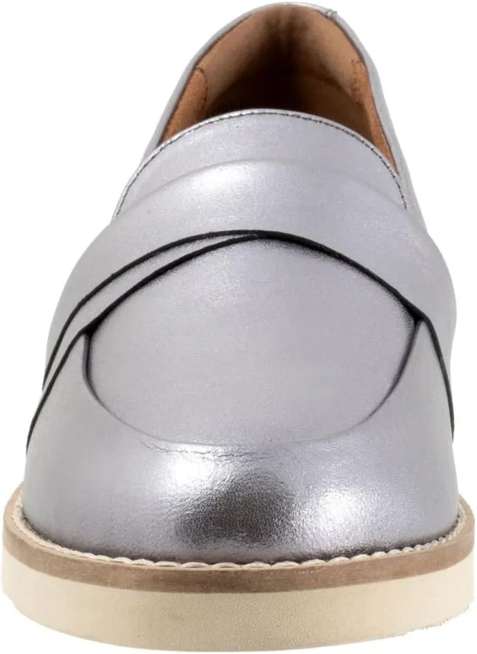 SoftWalk Women's Walsh Loafer