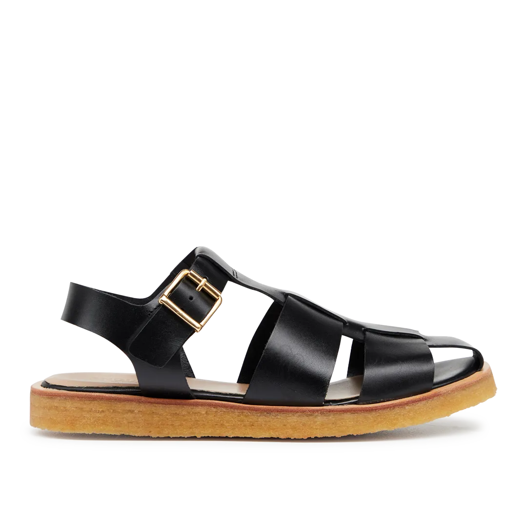 Strap sandal with buckle