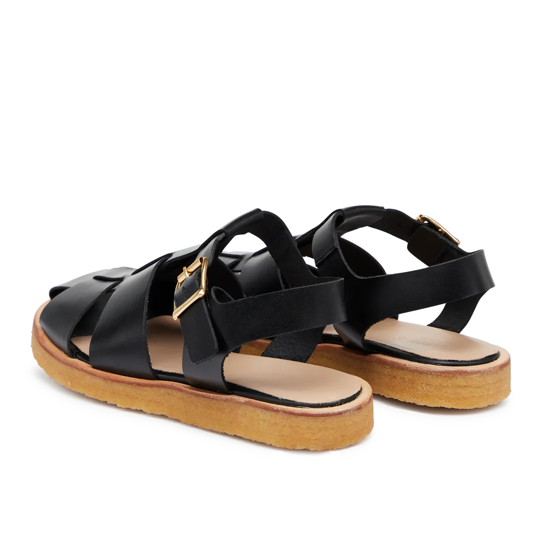 Strap sandal with buckle