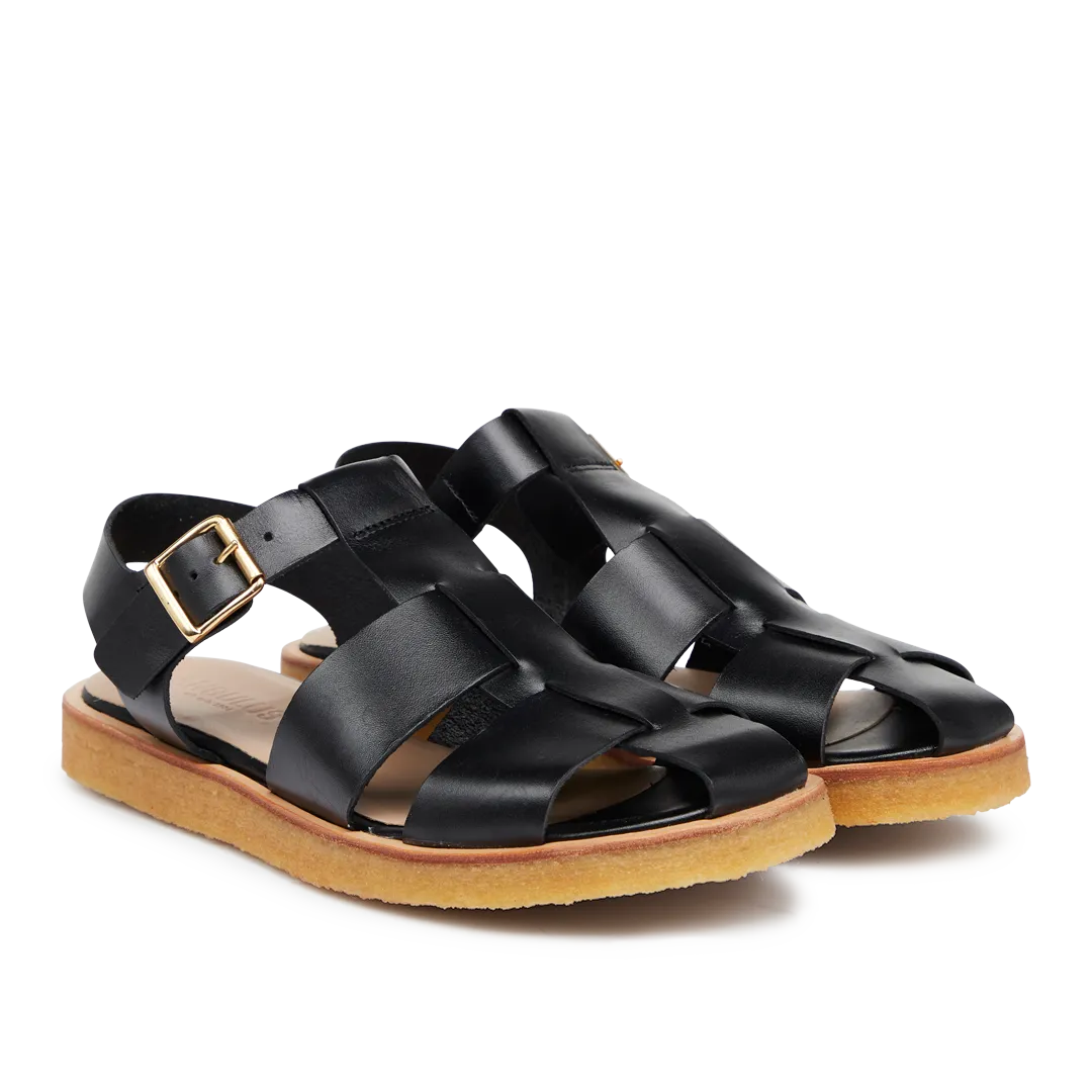 Strap sandal with buckle
