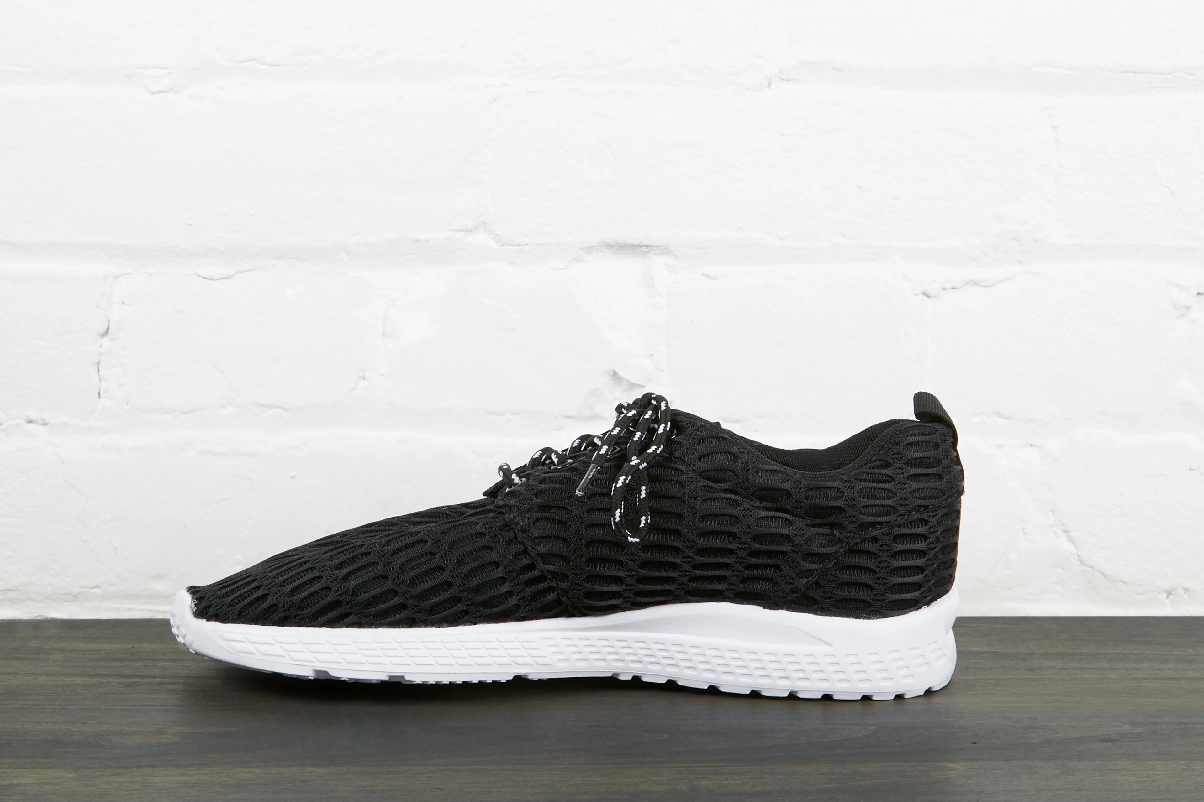 Stylish And White Black All-encompassing selection Sneaker