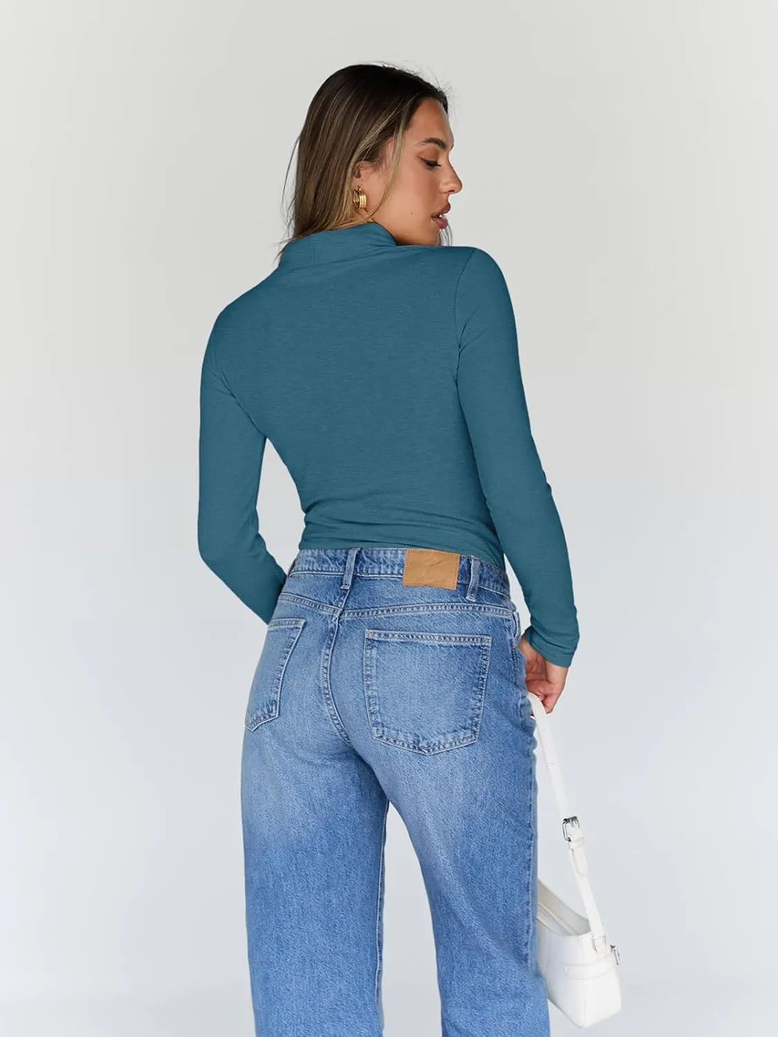 Trendy Queen Women's Turtleneck Long Sleeve Shirts Fall Fashion Basic Thermal Underwear Tops Winter Clothes 2025