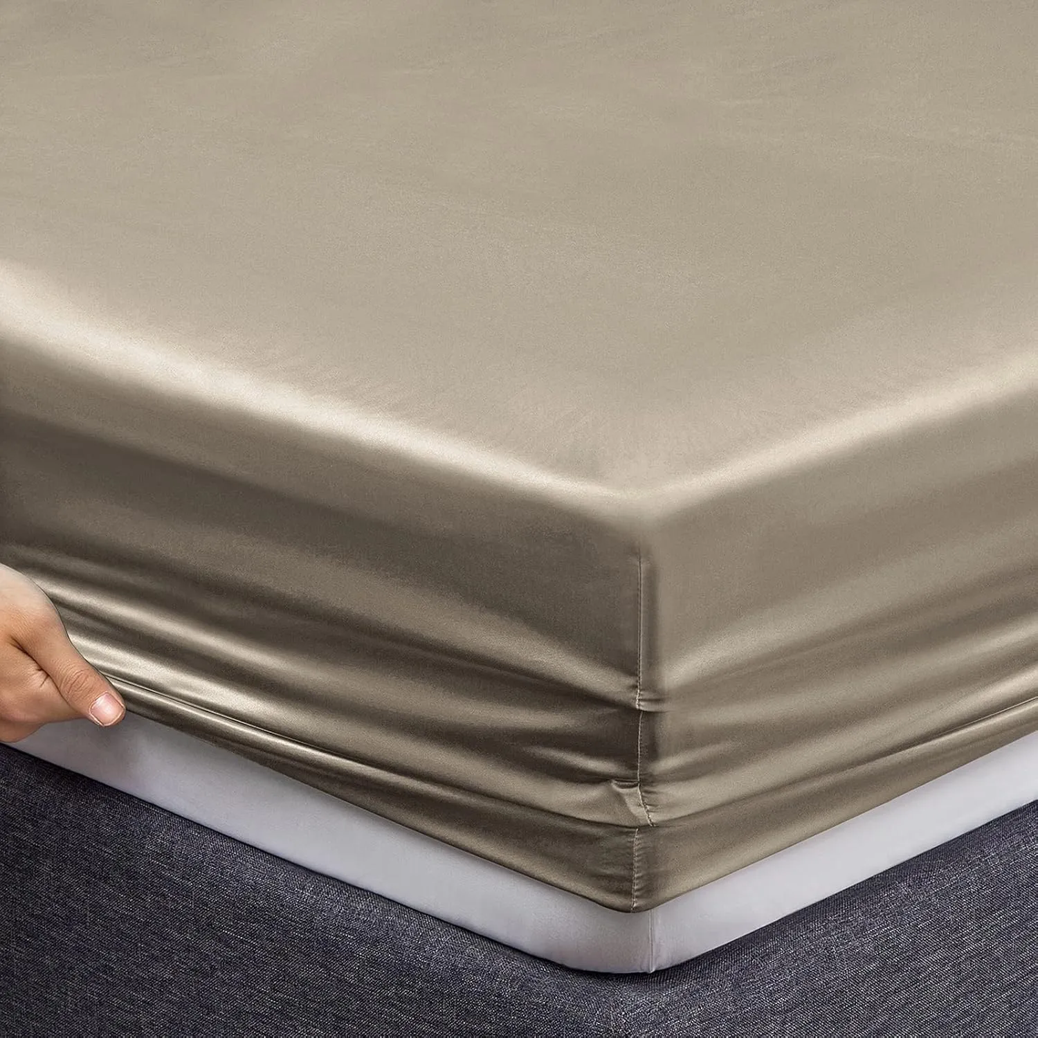 Vonty Satin Sheets Queen Silky Soft Satin Bed Sheets Sand Sheet Set, 1 Deep Pocket Fitted Sheet   1 Flat Sheet   2 Pillowcases