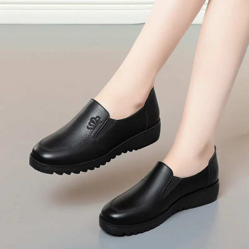 Women Soft Embroidered Leather Flat Shoes